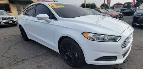 2016 Ford Fusion SE FWD photo