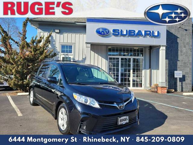 2019 Toyota Sienna LE FWD photo