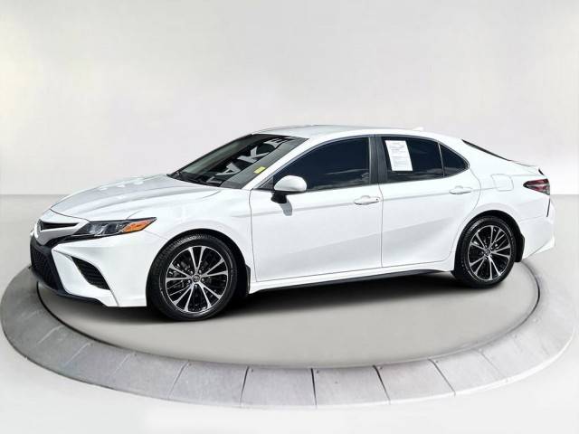 2019 Toyota Camry SE FWD photo