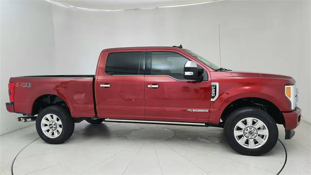 2019 Ford F-250 Super Duty Platinum 4WD photo