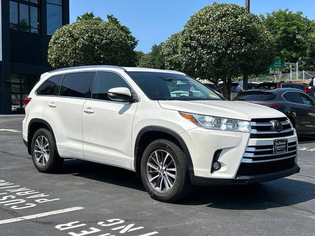 2017 Toyota Highlander XLE AWD photo