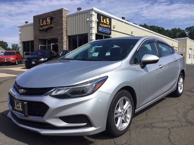 2017 Chevrolet Cruze LT FWD photo
