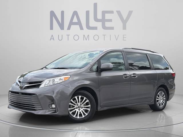 2018 Toyota Sienna XLE FWD photo
