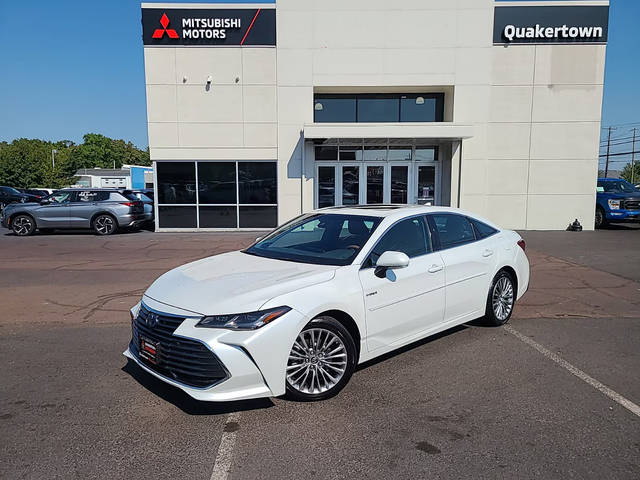 2019 Toyota Avalon Hybrid Limited FWD photo