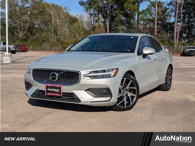 2019 Volvo S60 Momentum FWD photo