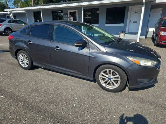 2017 Ford Focus SE FWD photo