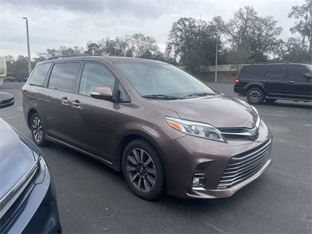 2019 Toyota Sienna Limited Premium FWD photo