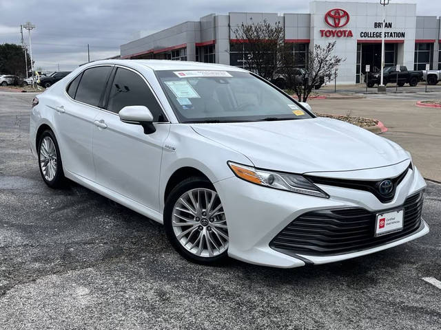 2019 Toyota Camry Hybrid XLE FWD photo