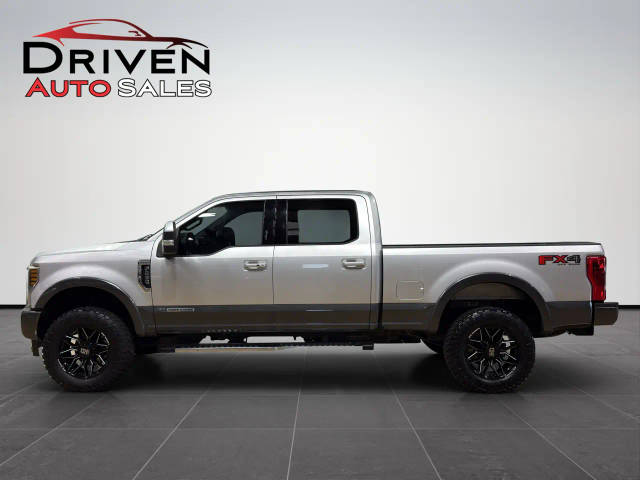 2019 Ford F-250 Super Duty LARIAT 4WD photo