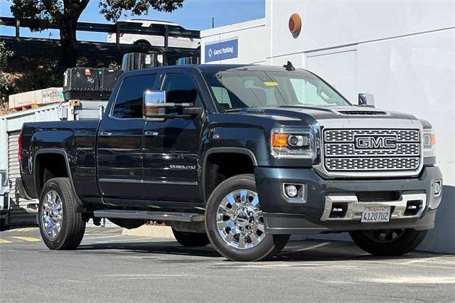 2019 GMC Sierra 2500HD Denali 4WD photo