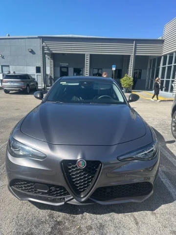 2019 Alfa Romeo Giulia Sport RWD photo