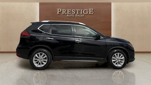 2017 Nissan Rogue SV FWD photo