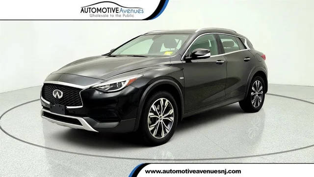 2019 Infiniti QX30 LUXE AWD photo