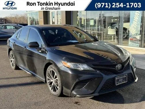 2019 Toyota Camry SE FWD photo