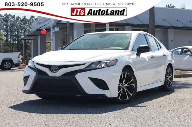2019 Toyota Camry SE FWD photo