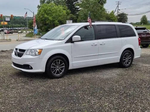 2017 Dodge Grand Caravan SXT FWD photo