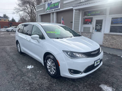 2018 Chrysler Pacifica Minivan Touring Plus FWD photo