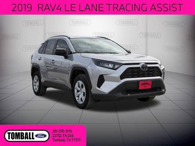 2019 Toyota RAV4 LE FWD photo