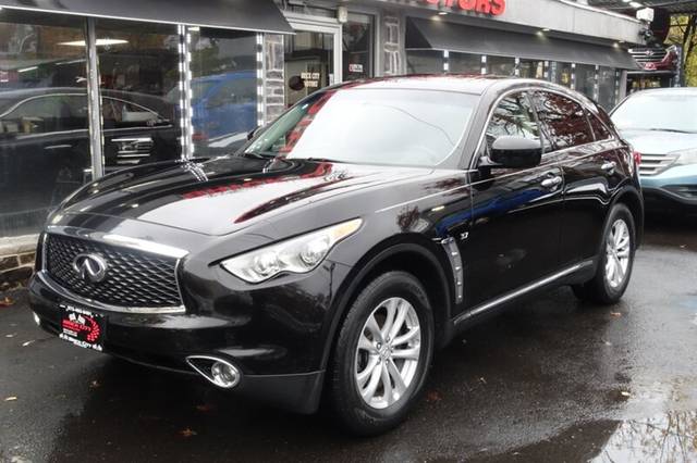 2017 Infiniti QX70  AWD photo