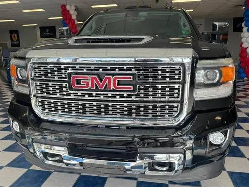 2019 GMC Sierra 2500HD Denali 4WD photo