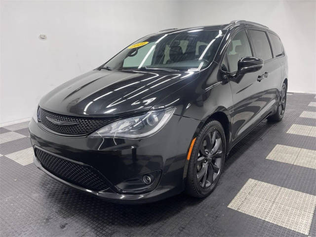 2019 Chrysler Pacifica Minivan Limited FWD photo