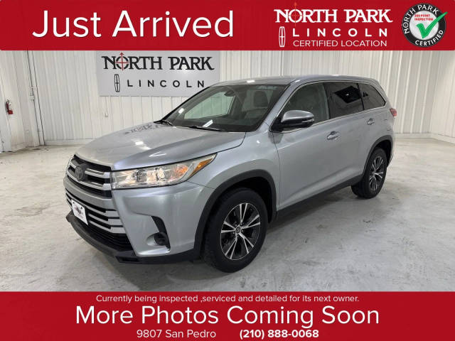 2019 Toyota Highlander LE FWD photo