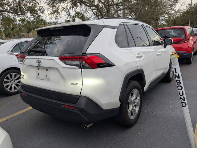 2019 Toyota RAV4 XLE FWD photo