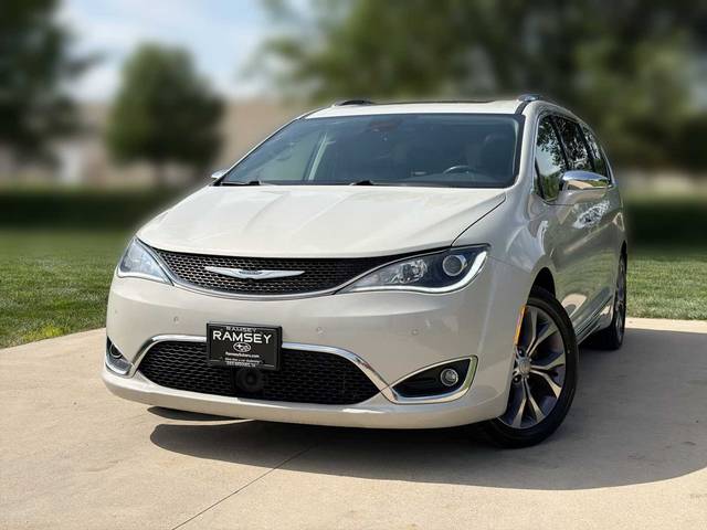 2019 Chrysler Pacifica Minivan Limited FWD photo