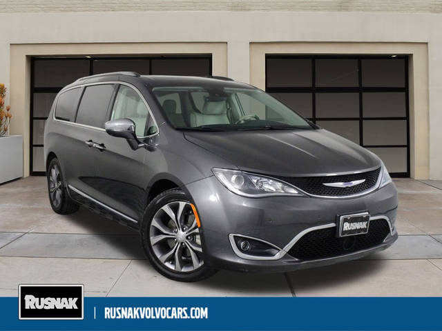 2019 Chrysler Pacifica Minivan Limited FWD photo