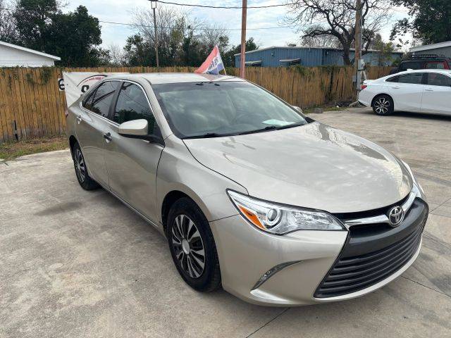 2016 Toyota Camry LE FWD photo