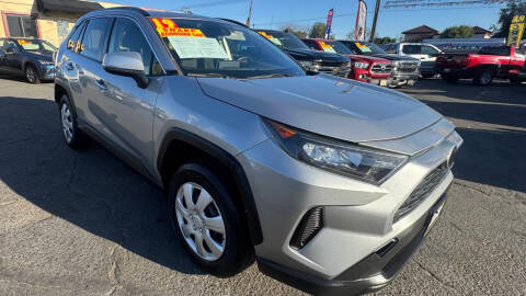 2019 Toyota RAV4 LE AWD photo