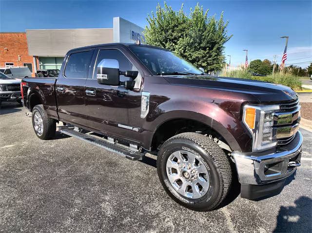 2019 Ford F-250 Super Duty LARIAT 4WD photo