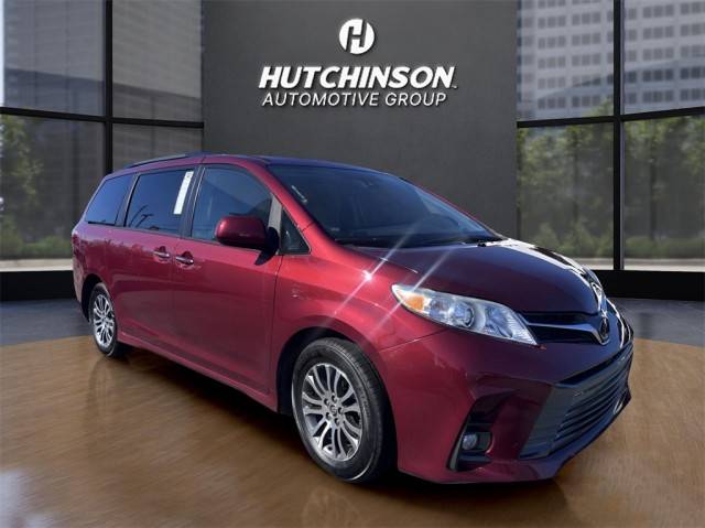 2019 Toyota Sienna XLE FWD photo