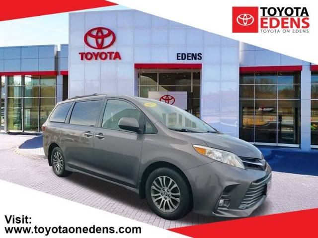 2019 Toyota Sienna XLE Premium FWD photo