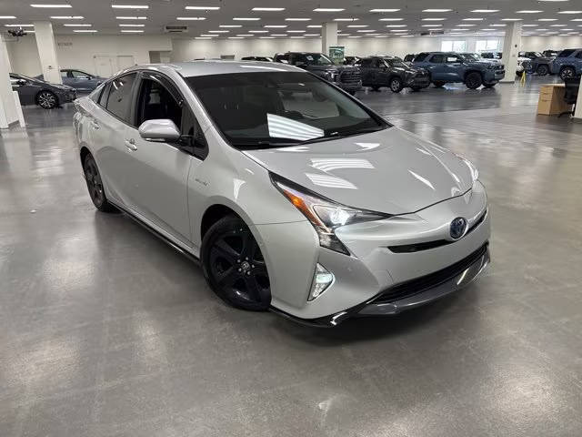 2018 Toyota Prius Three Touring FWD photo