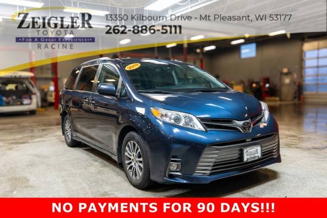 2019 Toyota Sienna XLE FWD photo