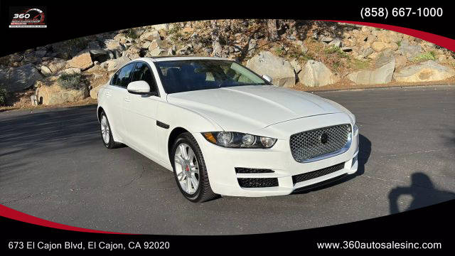 2019 Jaguar XE 25t Premium RWD photo