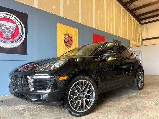 2018 Porsche Macan  AWD photo