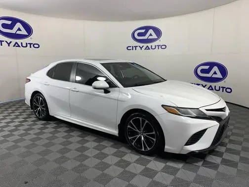 2019 Toyota Camry SE FWD photo