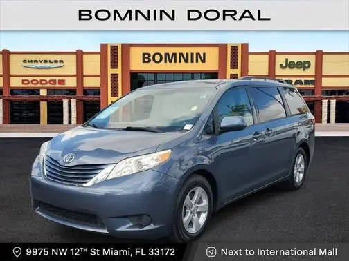 2015 Toyota Sienna LE FWD photo
