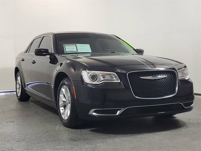 2019 Chrysler 300 Touring RWD photo