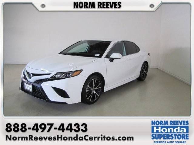 2019 Toyota Camry SE FWD photo