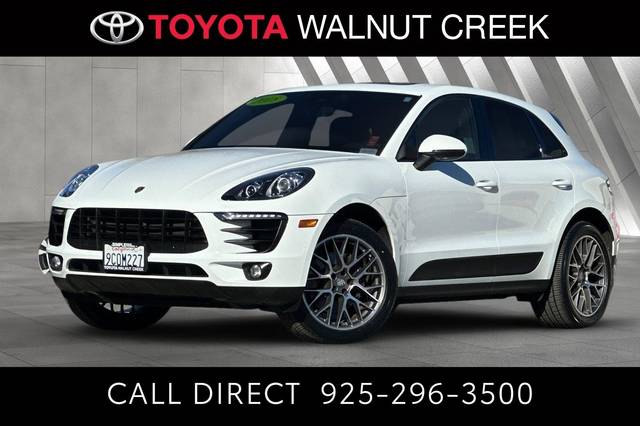 2018 Porsche Macan  AWD photo