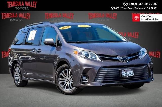 2019 Toyota Sienna XLE FWD photo