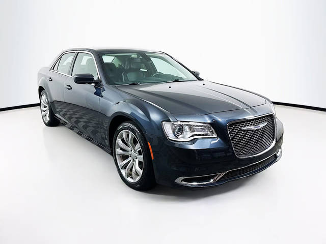 2019 Chrysler 300 Touring L RWD photo