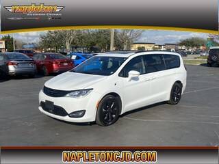 2019 Chrysler Pacifica Minivan Hybrid Limited FWD photo