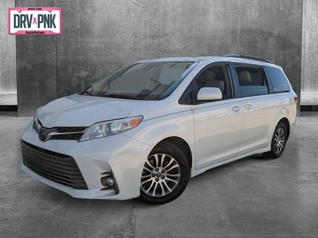 2019 Toyota Sienna XLE FWD photo