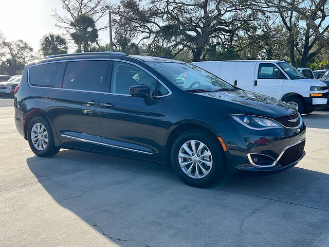 2019 Chrysler Pacifica Minivan Touring L FWD photo