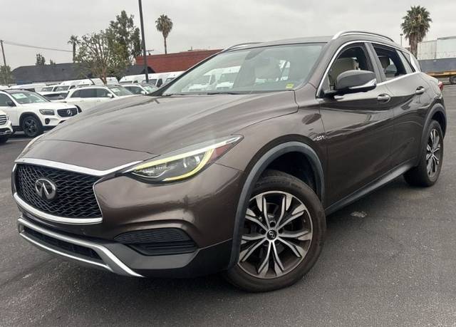 2019 Infiniti QX30 LUXE AWD photo