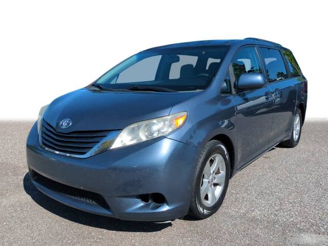 2015 Toyota Sienna LE FWD photo
